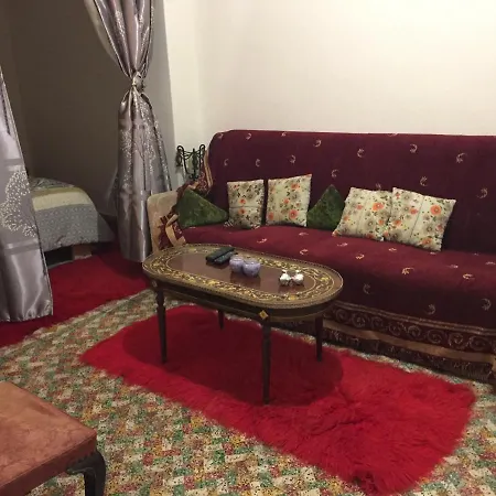 Lovely Ground * لاريسا